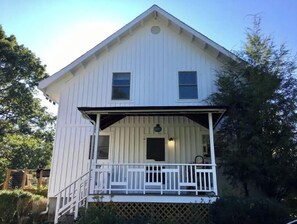 Exterior - Perfect Hudson Valley Getaway with HOT TUB! (elizaville)
