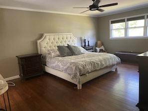 4 bedrooms, iron/ironing board, free WiFi, bed sheets