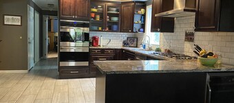 Track Rental-Great location-4 Bdrm, Sleeps 8 Close to Track, Downtown, and Lake 