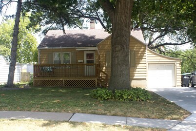 QUIET Private Midtown blocks UNMC Traveling Nurses minutes to ZOO
