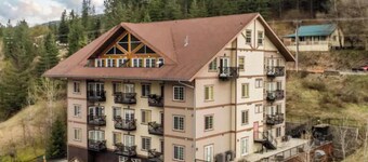 Cozy studio with full kitchen in quiet building