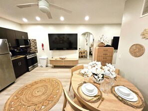 Living area - The Pearl Beachside Apartments on Hollywood Beach Broadwalk (Hollywood)