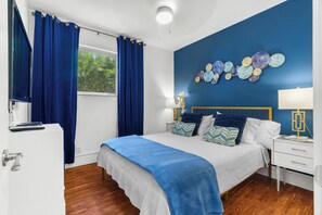 Standaard appartement, 1 queensize bed met slaapbank, niet-roken (Suite Nine) | Individueel gedecoreerd, individueel gemeubileerd