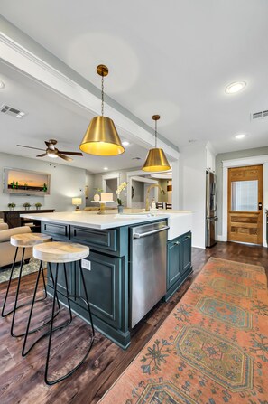 المنشأة من الداخل