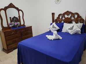 1 dormitorio, tabla de planchar con plancha, wifi gratis y ropa de cama