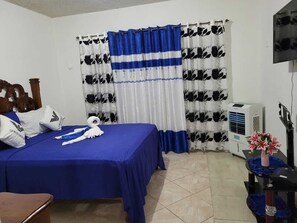 1 slaapkamer, een strijkplank/strijkijzer, gratis wifi, beddengoed