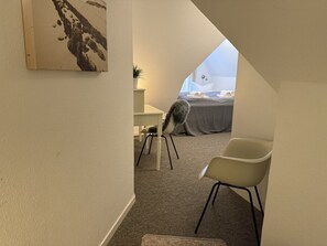 1 غرفة نوم ومكواة/لوح كي وسرير سفر وخدمة الإنترنت