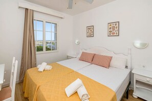 1 bedroom, travel cot, bed sheets
