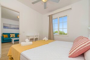 1 chambre, lit parapluie, draps fournis