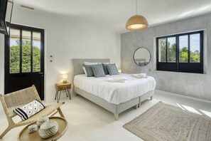 5 chambres, fer et planche à repasser, lit parapluie, Wi-Fi gratuit