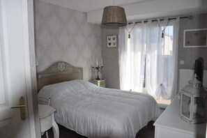 3 bedrooms, iron/ironing board, travel crib, free WiFi