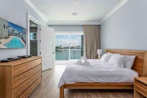 3 bedrooms, iron/ironing board, free WiFi, bed sheets - Coastal townhome with water view, 4 min walk from too rated beach of Clearwater! (Clearwater)