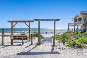 Una spiaggia nelle vicinanze