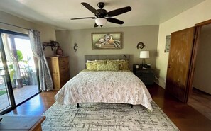 3 bedrooms, desk, iron/ironing board, travel crib