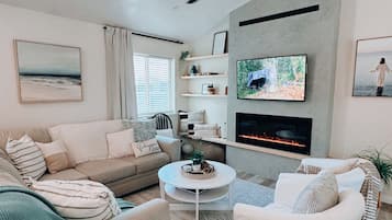 Smart TV, chimenea, videojuegos y reproductor de DVD