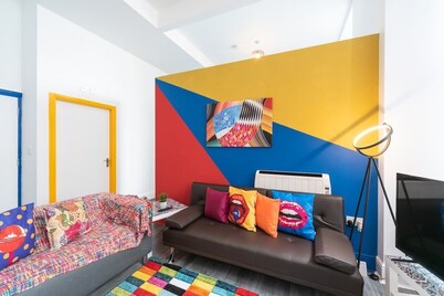 Modern City Centre Apt w/ Smart Tv near Theatre & Marina