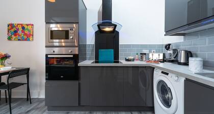 Jesouth Boutique Pad 🌟Stylish 🌟Stunning🌟Centre
