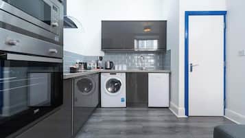 Coffee/tea maker, fridge, microwave, oven