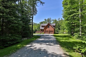 Exterior - Cortina Mountain Chalet - Outdoor Hot Tub - Close to Pico and Killington Mountains (Mendon)