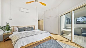 5 bedrooms, iron/ironing board, free WiFi, bed sheets - Macmasters Beach House - Spacious Architect-designed house with panoramic ocean views, a leafy 250m stroll to the beach (MACMASTERS BEACH)