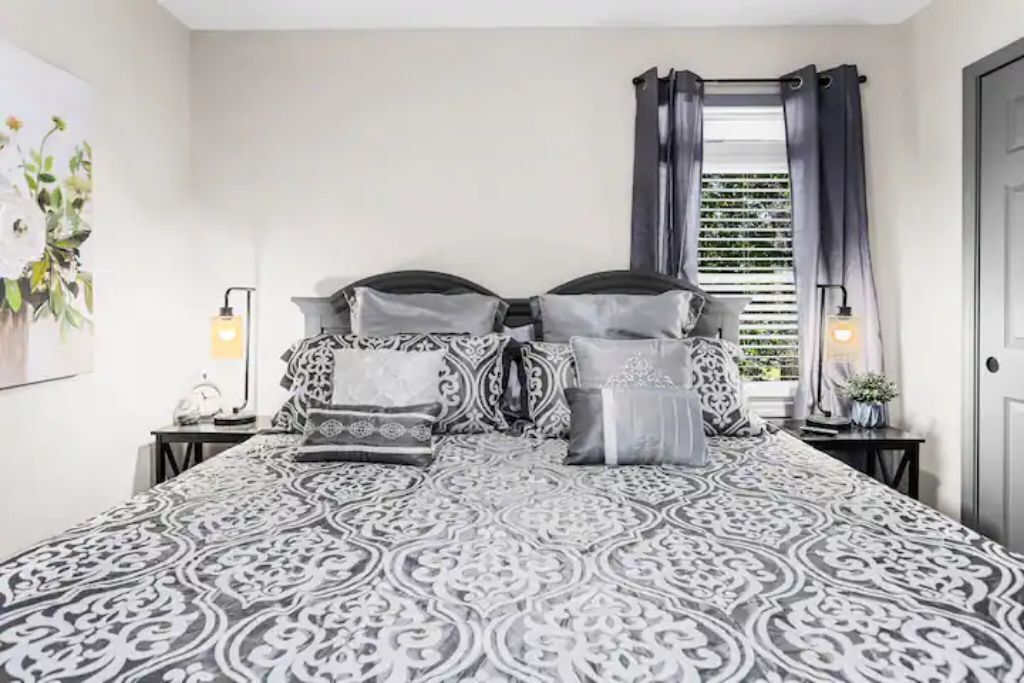 3 chambres, fer et planche à repasser, Wi-Fi gratuit, draps fournis