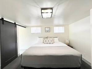 3 bedrooms, desk, free WiFi, bed sheets