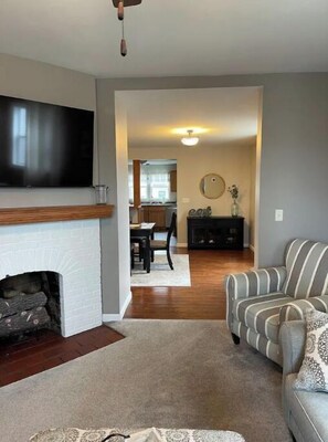 Smart TV, computer monitors