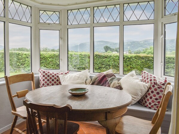 Dining - A charming and homely detached cottage all set out on one level. (Tyn Y Groes)