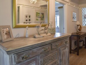 Interior - A charming and homely detached cottage all set out on one level. (Tyn Y Groes)