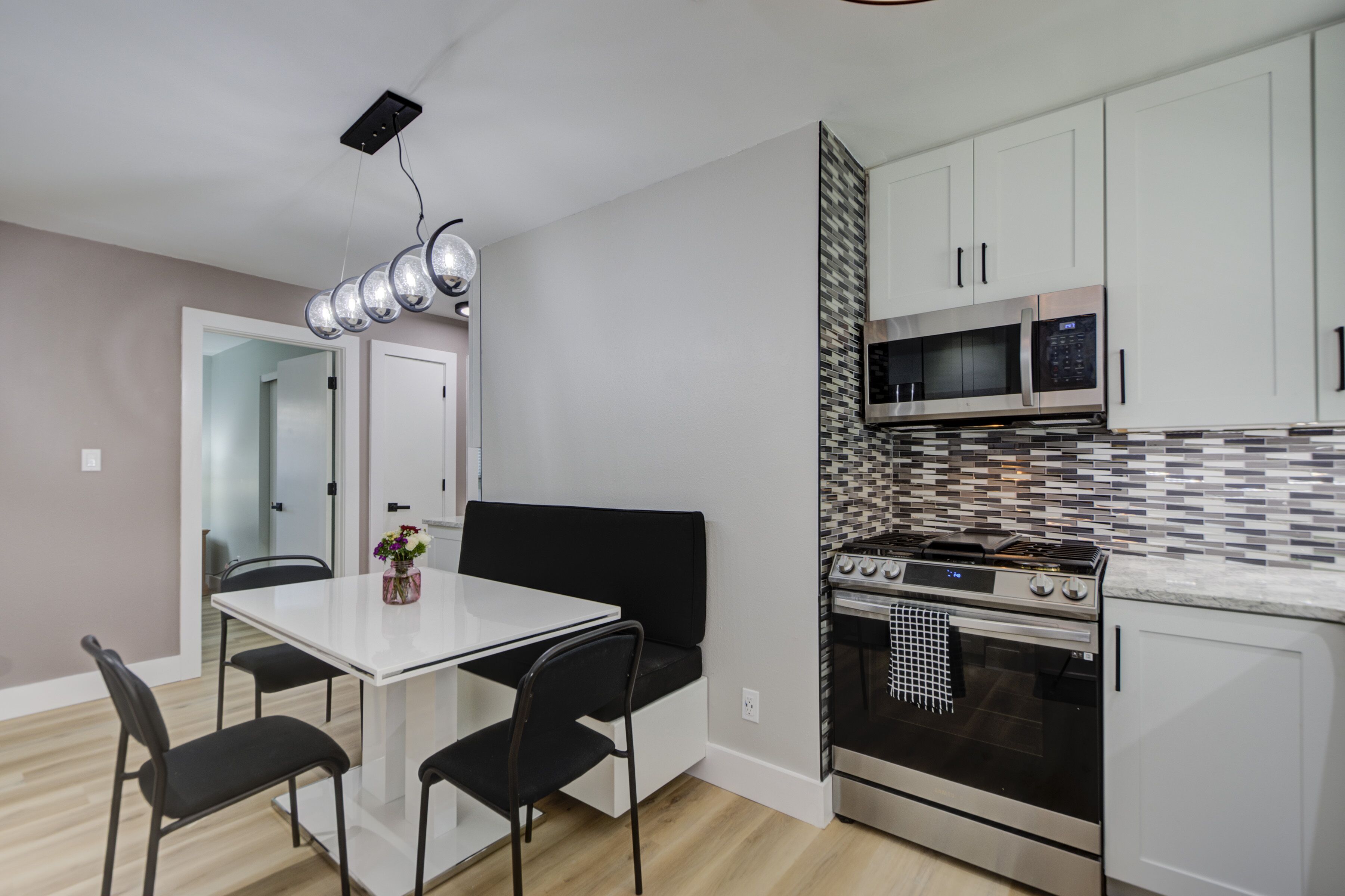Close to Beaches, Downtown St Petersburg restaurants  and night life!