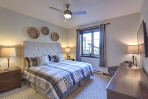 2 slaapkamers, een strijkplank/strijkijzer, gratis wifi, beddengoed