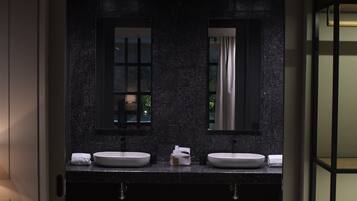 Suite | Bathroom | Shower, rainfall showerhead, hair dryer, towels