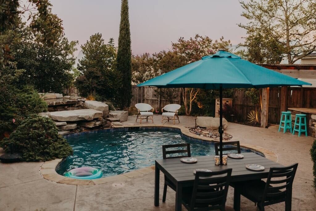Private Pool and Hot-tub!
