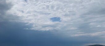 5 mns à pied de la plage avec très belle vue sur le port et les étangs
