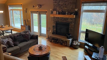 Smart-TV, Kamin, DVD-Player