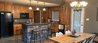 Cabin 200 - Riding Mountain Luxury Cabins