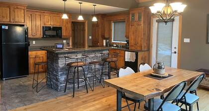 Cabin 200 - Riding Mountain Luxury Cabins