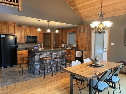 Cabin 200 - Riding Mountain Luxury Cabins