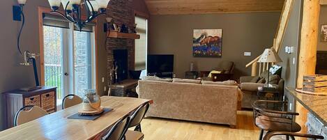 Smart TV, chimenea y reproductor de DVD