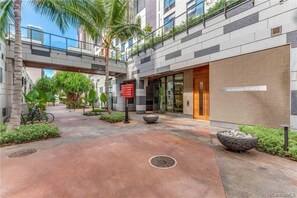 Front of property - Residence Salt at Kakaako (Honolulu)