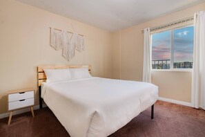 4 Schlafzimmer, Schreibtisch, Bügeleisen/Bügelbrett, Reisekinderbett