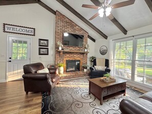 Télévision, cheminée