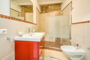 Apartment, Private Bathroom, City View (Loft in the Old Town) | Bathroom - Loft in the old Town (Alghero)