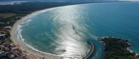 Playa privada, arena blanca, traslado desde/hacia la playa gratis