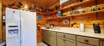 The Barn at Frog Hollow, Delano.  Rare find with 5 bedrooms, sleeps up to 15!