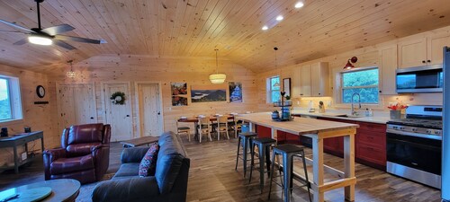 The Barn at Frog Hollow, Delano.  Rare find with 5 bedrooms, sleeps up to 15!