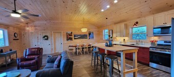 The Barn at Frog Hollow, Delano.  Rare find with 5 bedrooms, sleeps up to 15!