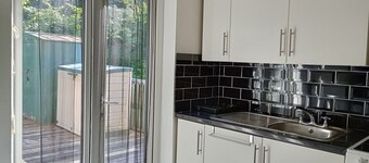 Kingfisher Cottage- river, rambling and relaxing, in a beautiful holiday park
