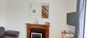 Kingfisher Cottage- river, rambling and relaxing, in a beautiful holiday park