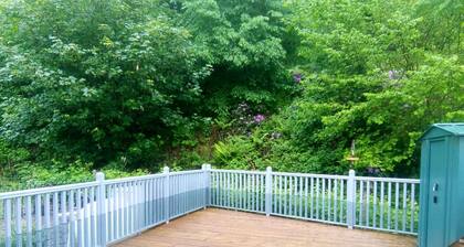 Kingfisher Cottage- river, rambling and relaxing, in a beautiful holiday park
